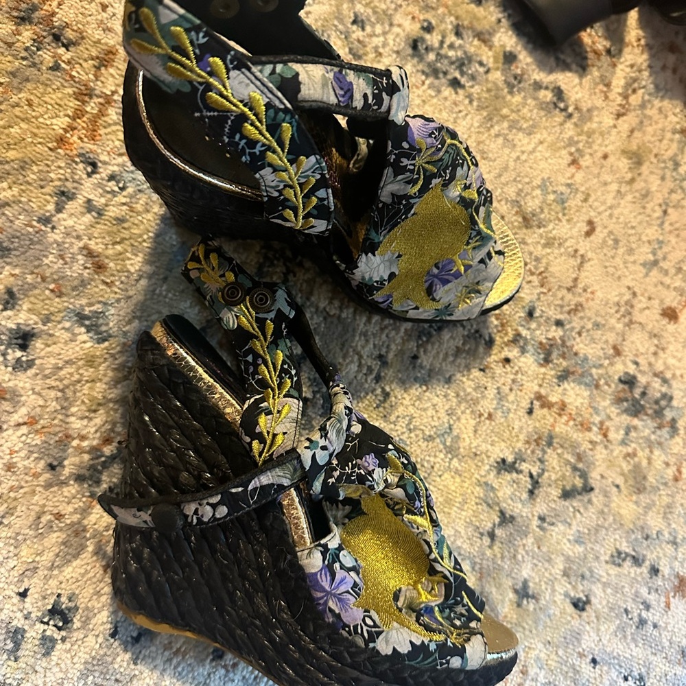 Colorful Silk Peep Toe Rattan Wedge Sandals - Picture 4 of 5